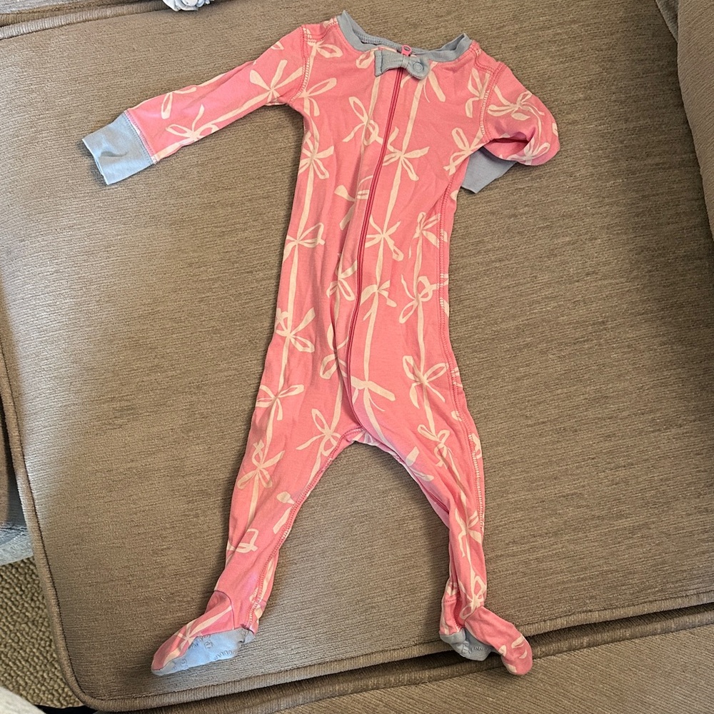 The Beaufort Bonnet Company Pink and white Bow Footie